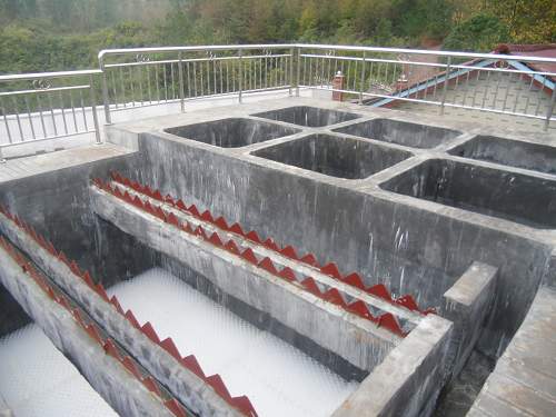 怎么在沉淀池安裝斜管填料，需要固定嗎？